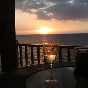 Oceanfront Paradise With Private Lanai Overlooking Bay Holiday home